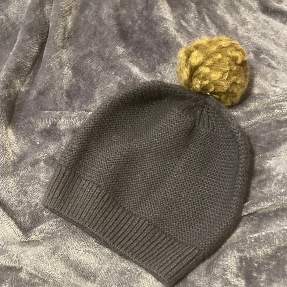 Gray Knit Pom-Pom Beanie